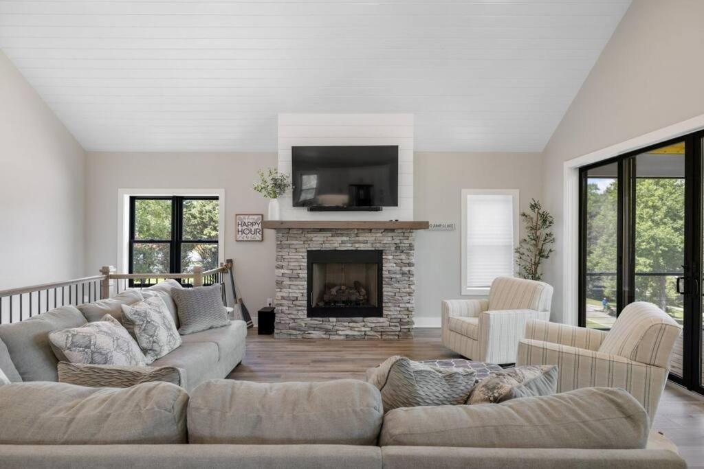 New Home, Dock, Kayaks, Game Room, Water Views Winchester Extérieur photo